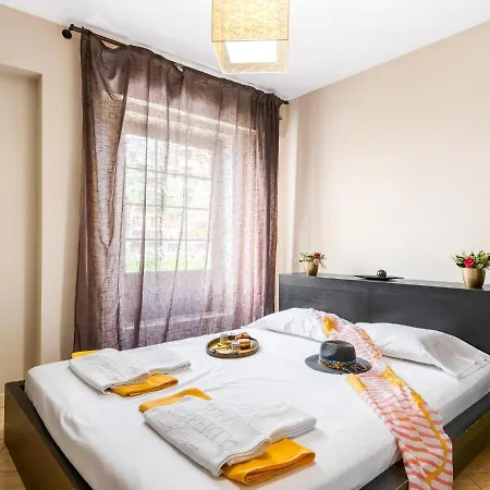 556 Shopping Centre Pueblo Canario Apartment